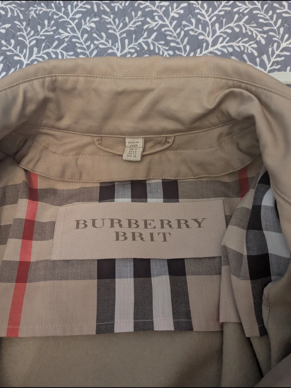 Burberry Brit Tan Trench Coat with Classic Check Lining - Picture 3 of 7